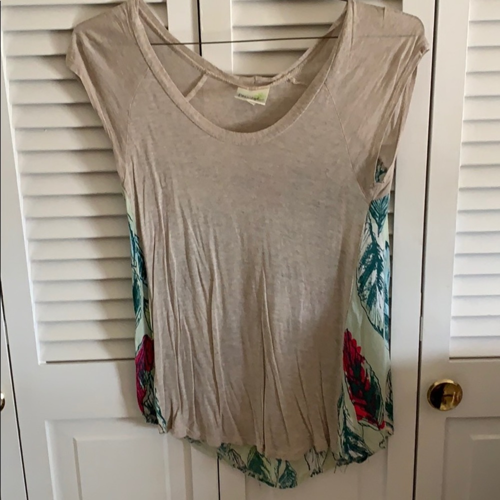 Tan and green feather top!